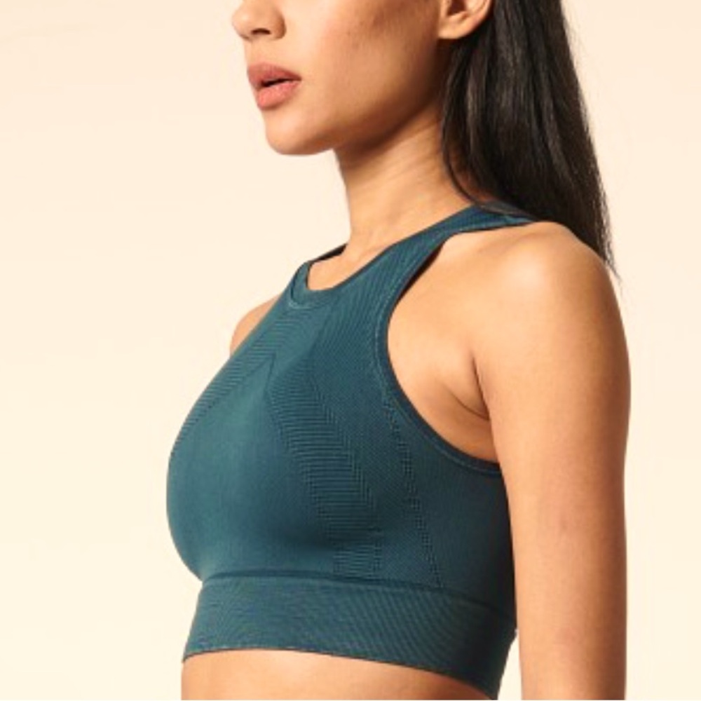 NUX Active One by One crop Top